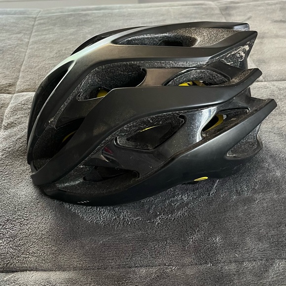 SOLD. Giant Liv Black Medium Cycling Helmet - Picture 1 of 6
